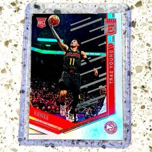 TRAE YOUNG ROOKIE CARD ELITE PANINI NBA ATLANTA HAWKS